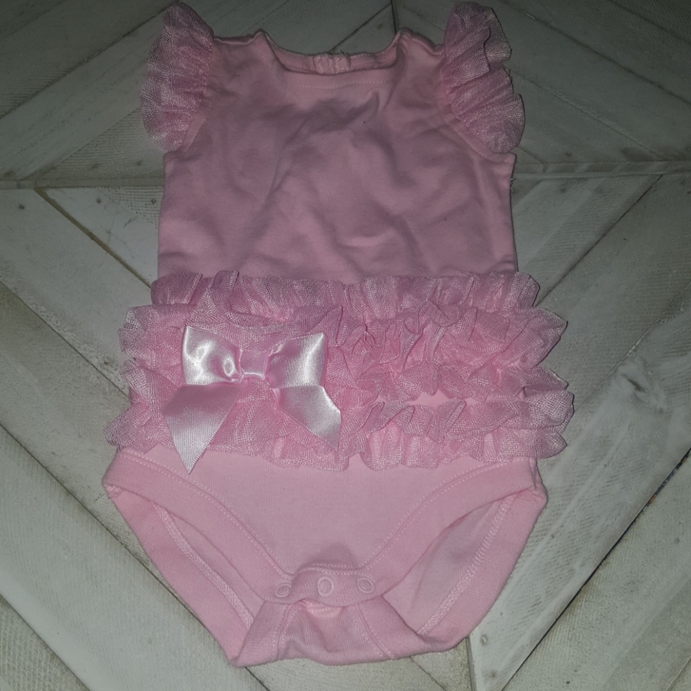 Baby onesie  size 0-3 months